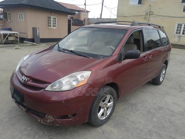 Toyota Sienna 2005 Red