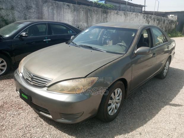 Toyota Camry LE 4dr Sedan (2.4L 4cyl 5A) 2006 Gray