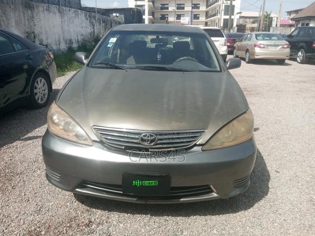 Toyota Camry LE 4dr Sedan (2.4L 4cyl 5A) 2006 Gray