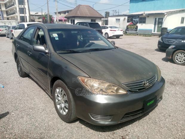 Toyota Camry LE 4dr Sedan (2.4L 4cyl 5A) 2006 Gray
