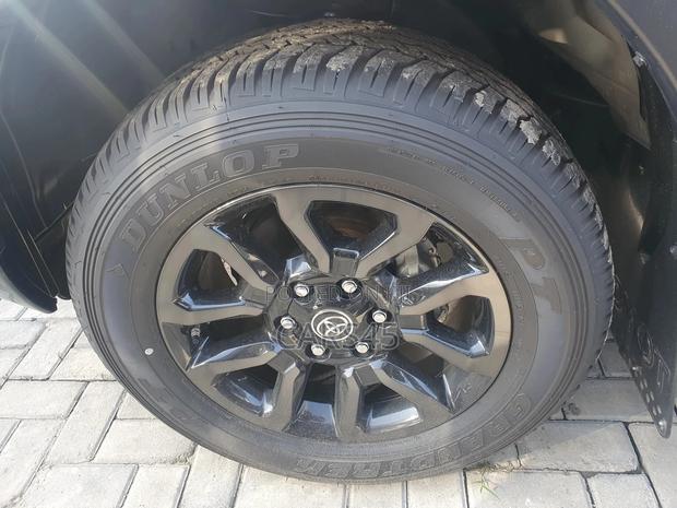 Toyota Hilux 2025 Black