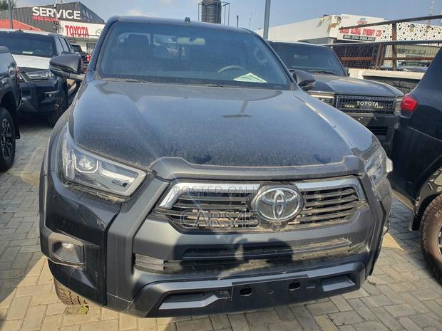 Toyota Hilux 2025 Black