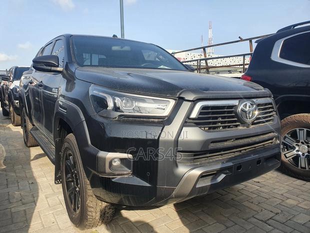 Toyota Hilux 2025 Black