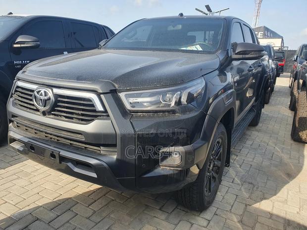 Toyota Hilux 2025 Black