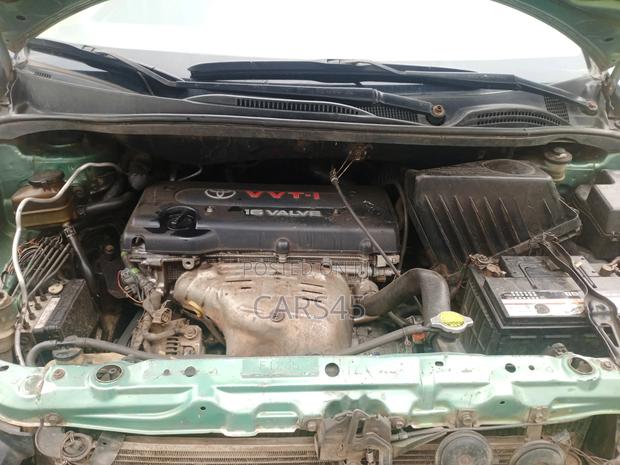 Toyota Avensis Verso 2002 Green
