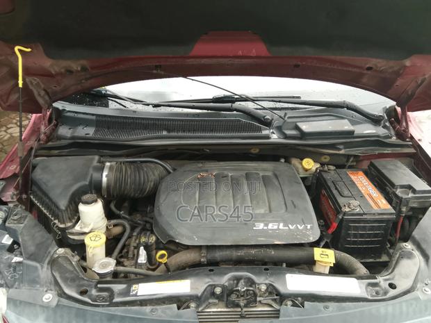 Volkswagen Routan 2014 Red