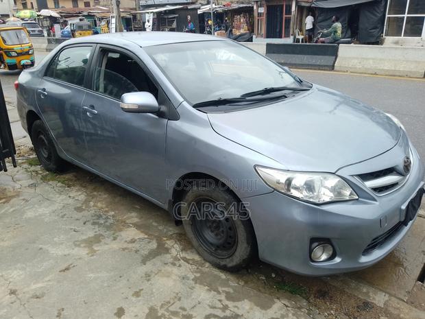 Toyota Corolla 2012 Blue
