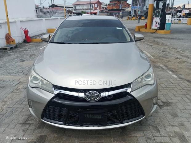 Toyota Camry 2015 Gold