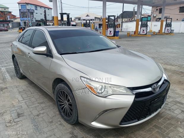 Toyota Camry 2015 Gold