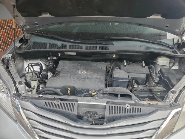 Toyota Sienna 2014 Silver
