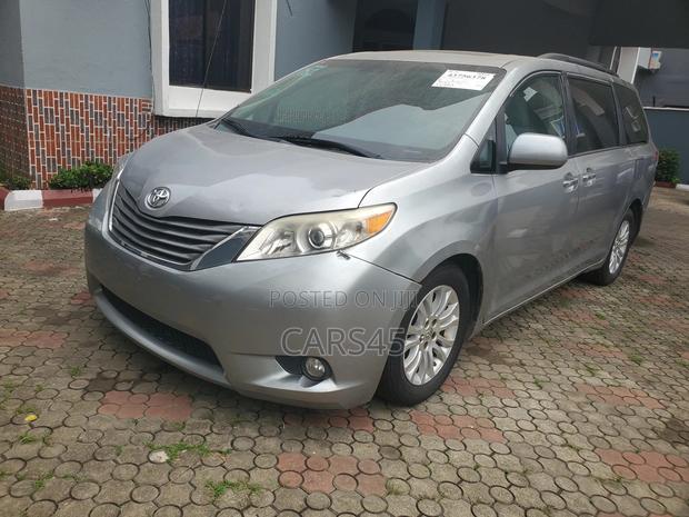 Toyota Sienna 2014 Silver