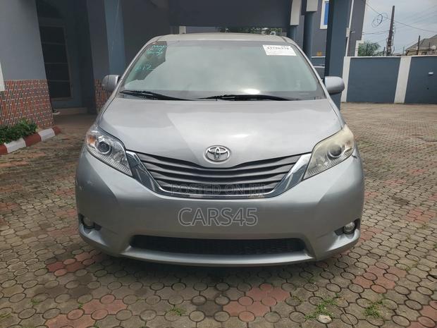 Toyota Sienna 2014 Silver
