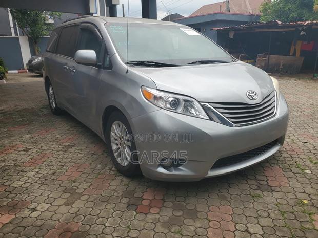 Toyota Sienna 2014 Silver