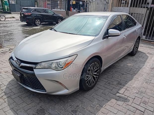 Toyota Camry SE 4dr Sedan (2.5L 4cyl 6A) 2015 Silver