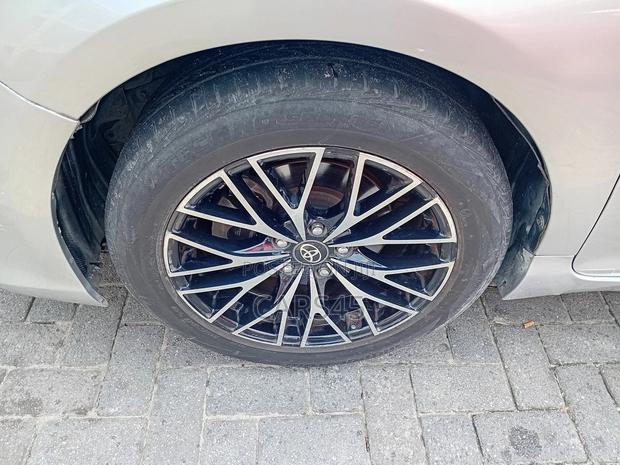 Toyota Camry SE 4dr Sedan (2.5L 4cyl 6A) 2015 Silver