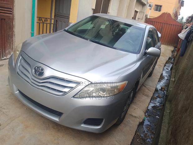 Toyota Camry 2010 Silver