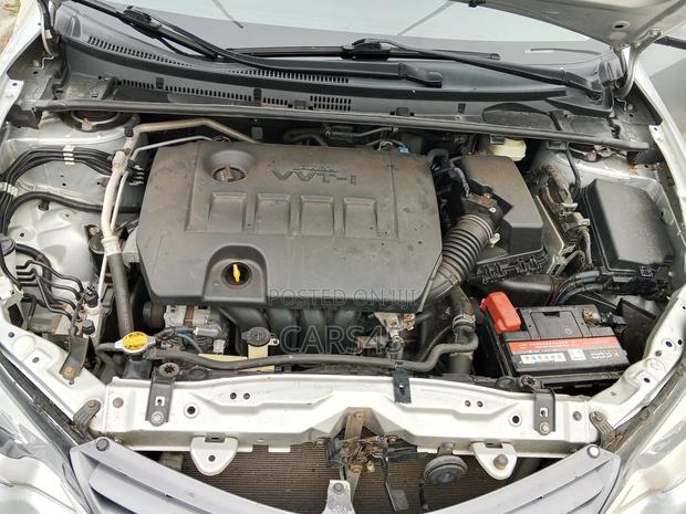 Toyota Corolla LE Premium 4dr Sedan (1.8L 4cyl CVT) 2016 Silver