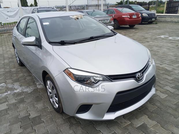 Toyota Corolla LE Premium 4dr Sedan (1.8L 4cyl CVT) 2016 Silver