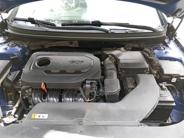 Hyundai Sonata Base Sedan FWD (2.4L 4cyl 6A) 2017 Blue
