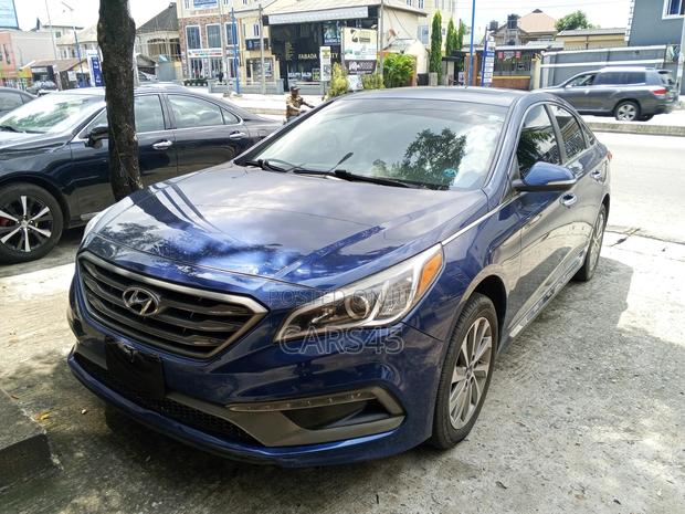 Hyundai Sonata Base Sedan FWD (2.4L 4cyl 6A) 2017 Blue