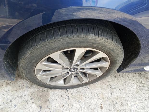 Hyundai Sonata Base Sedan FWD (2.4L 4cyl 6A) 2017 Blue