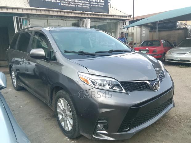 Toyota Sienna 2015 Gray