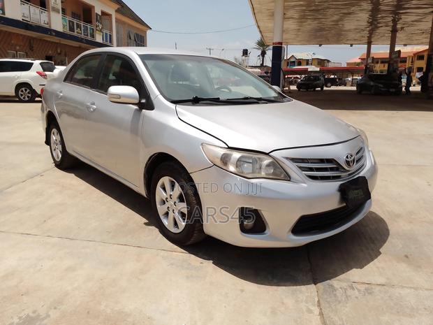 Toyota Corolla 2010 Silver