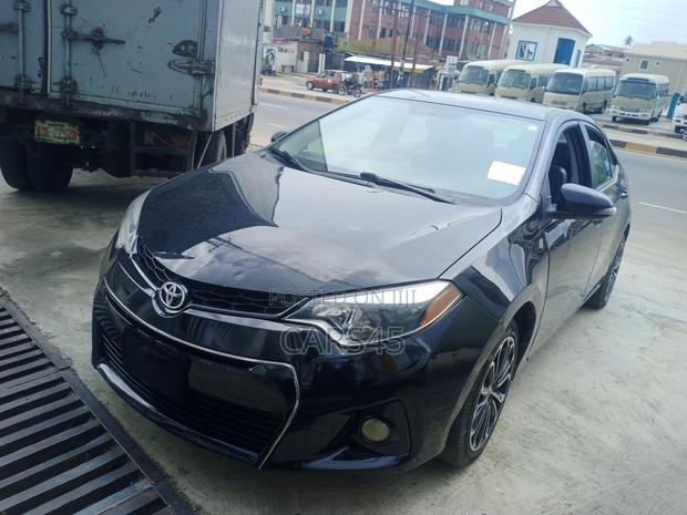 Toyota Corolla 2015 Black