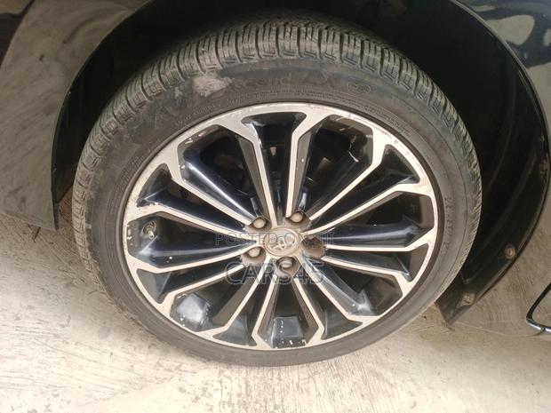 Toyota Corolla 2015 Black