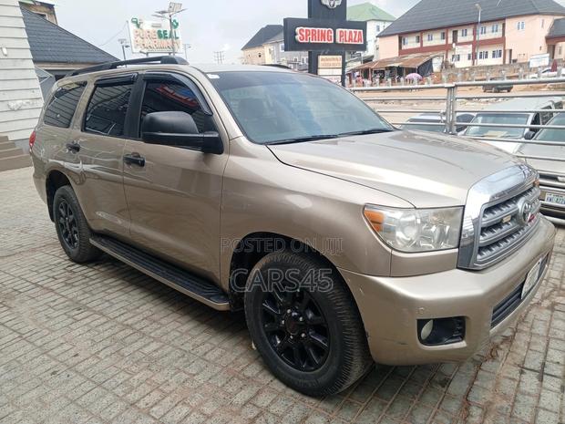 Toyota Sequoia SR5 4dr SUV 4WD (5.7L 8cyl 6A) 2008 Gold