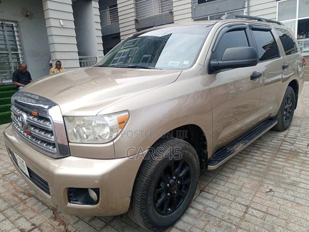 Toyota Sequoia SR5 4dr SUV 4WD (5.7L 8cyl 6A) 2008 Gold
