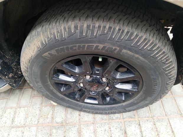 Toyota Sequoia SR5 4dr SUV 4WD (5.7L 8cyl 6A) 2008 Gold