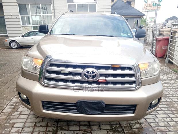 Toyota Sequoia SR5 4dr SUV 4WD (5.7L 8cyl 6A) 2008 Gold