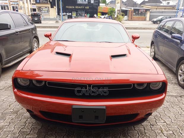 Dodge Challenger SXT RWD 2017 Red