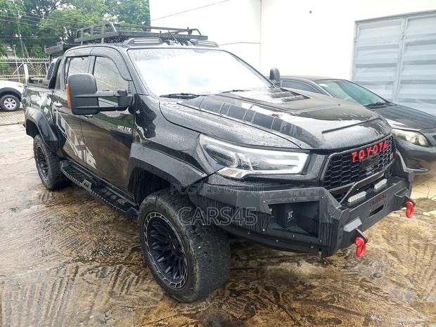 Toyota Hilux 2021 Black