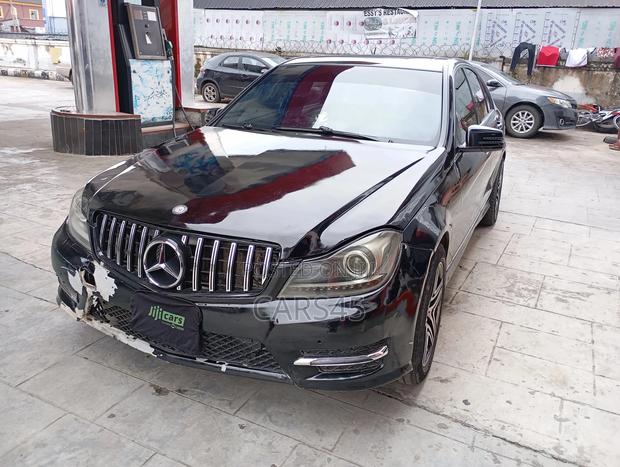 Mercedes-Benz C300 2009 Black