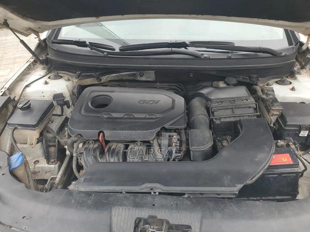 Hyundai Sonata Base Sedan FWD (2.4L 4cyl 6A) 2016 White