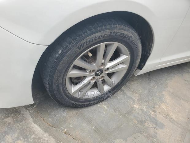 Hyundai Sonata Base Sedan FWD (2.4L 4cyl 6A) 2016 White