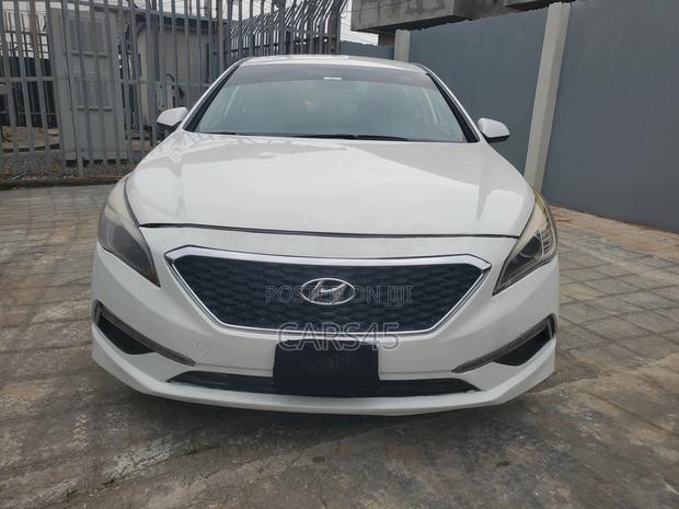 Hyundai Sonata Base Sedan FWD (2.4L 4cyl 6A) 2016 White