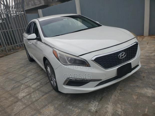 Hyundai Sonata Base Sedan FWD (2.4L 4cyl 6A) 2016 White