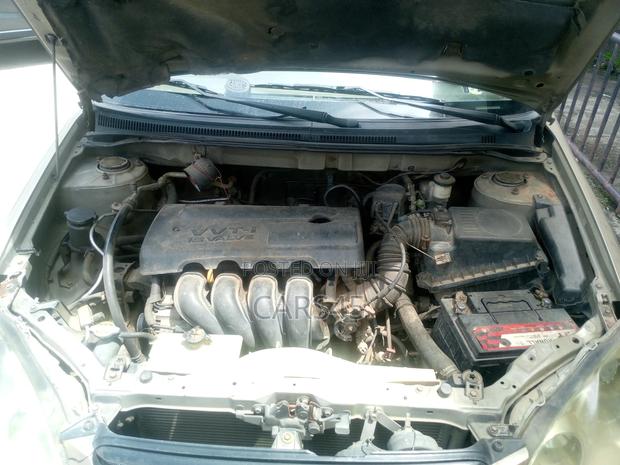 Toyota Corolla 2004 Gold