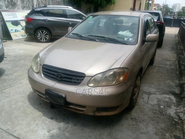 Toyota Corolla 2004 Gold