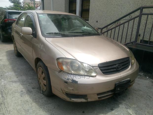 Toyota Corolla 2004 Gold