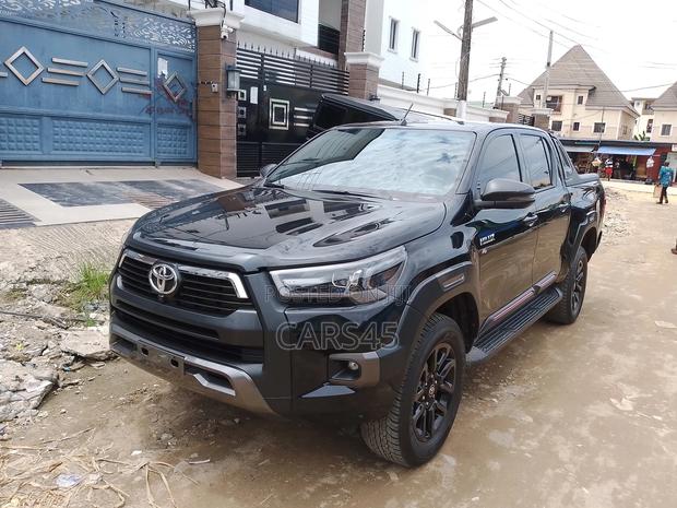 Toyota Hilux 2025 Black