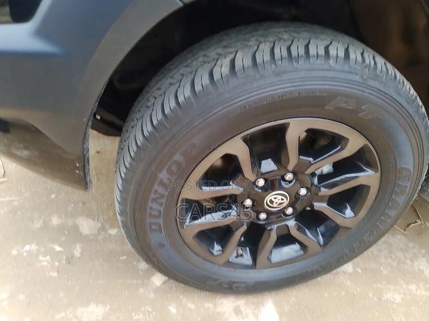 Toyota Hilux 2025 Black