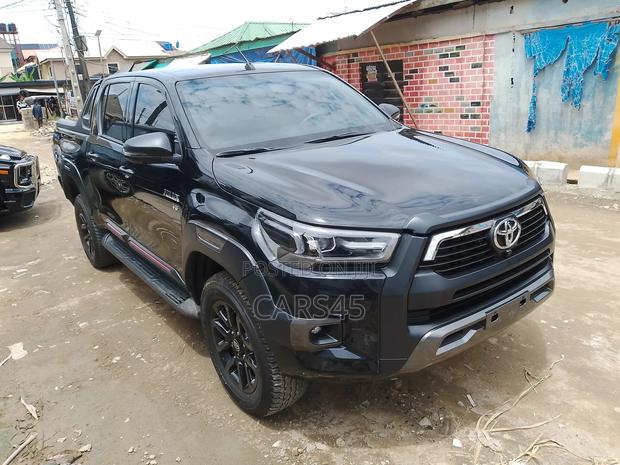 Toyota Hilux 2025 Black
