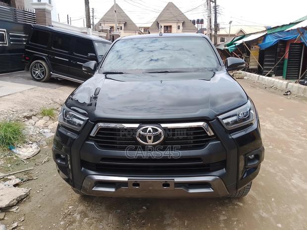 Toyota Hilux 2025 Black