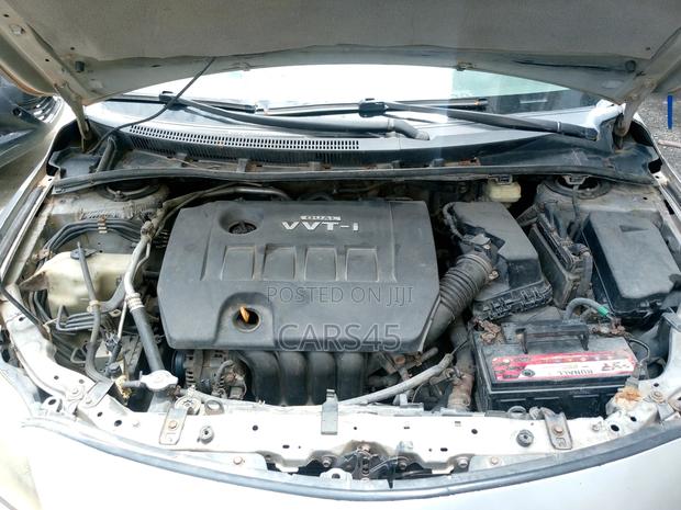 Toyota Corolla 2010 Silver