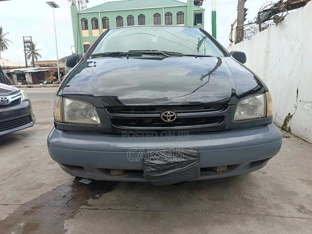 Toyota Sienna 1998 Black