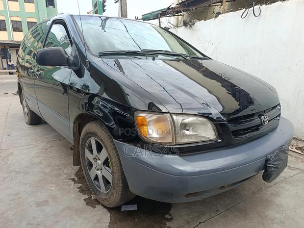 Toyota Sienna 1998 Black